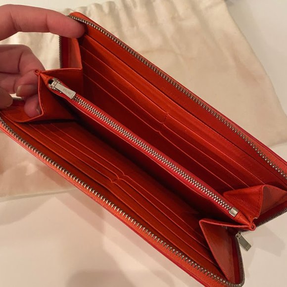 CELINE Zipped Orange Wallet in Grained Calfskin - Picture 5 of 12